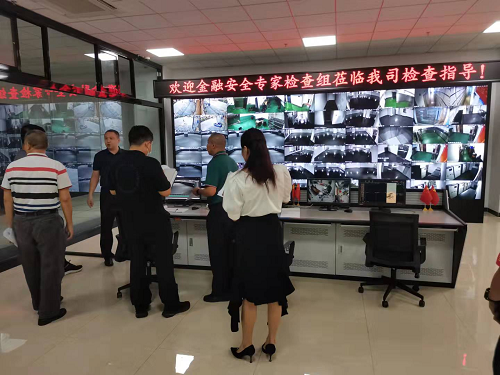?？谑秀y行業(yè)金融機(jī)構(gòu)安全評(píng)估小組蒞臨中金鷹押運(yùn)護(hù)衛(wèi)公司檢查指導(dǎo)工作